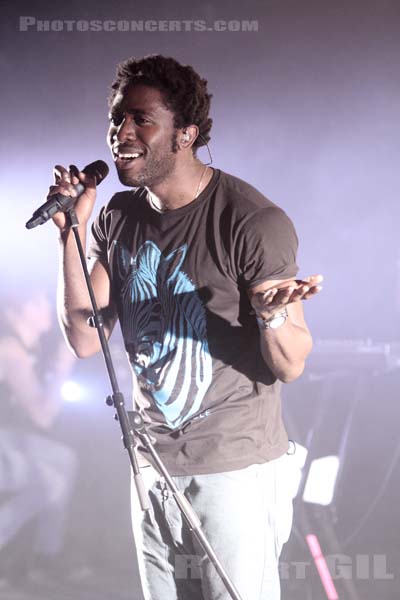 KELE OKEREKE - 2010-11-07 - PARIS - La Cigale - 